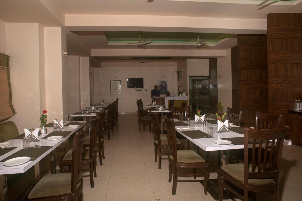Hotel Regency Varanasi Exterior foto